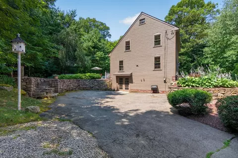 Exterior - 187 Blackstone St, Mendon, MA 01756 photo 9 of 11