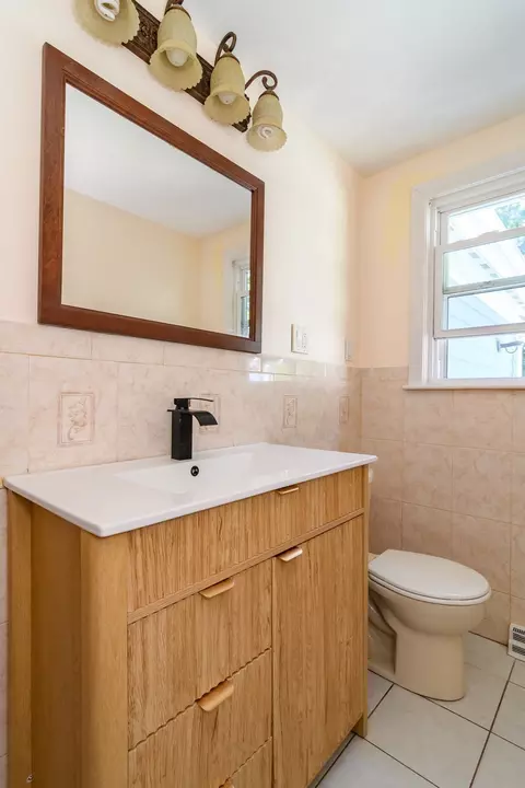 Bath - 11 Mark St, Natick, MA 01760 photo 2 of 3