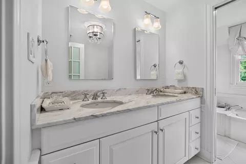 Bath - 97 Arnold Rd, Wellesley, MA 02481 photo 3 of 6