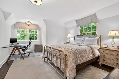 Bedroom - 97 Arnold Rd, Wellesley, MA 02481 photo 4 of 5