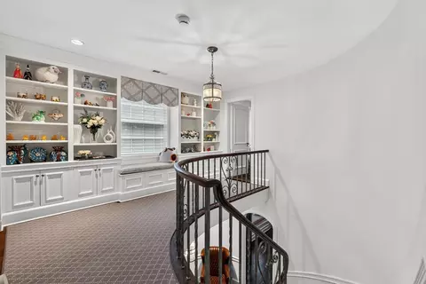 Entry Way - 97 Arnold Rd, Wellesley, MA 02481 photo 4 of 5