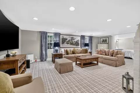 Living - 97 Arnold Rd, Wellesley, MA 02481 photo 7 of 8