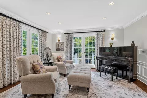 Living - 97 Arnold Rd, Wellesley, MA 02481 photo 3 of 8