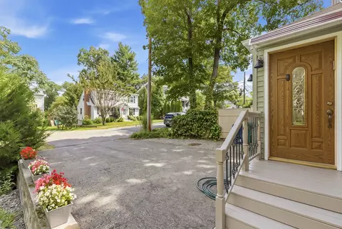 7 Gambier St, Auburndale, MA 02466