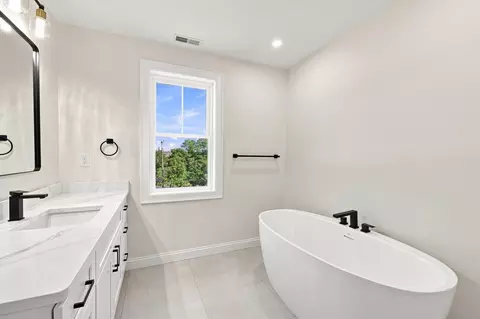 Bath - 2 Berthold St, Saugus, MA 01906 photo 6 of 11