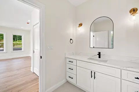 Bath - 2 Berthold St, Saugus, MA 01906 photo 10 of 11