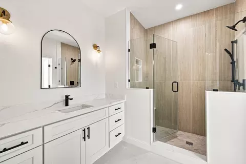 Bath - 2 Berthold St, Saugus, MA 01906 photo 2 of 11