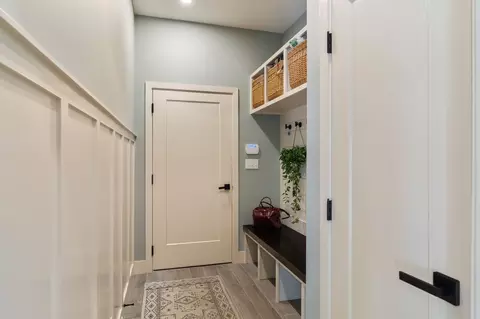 Entry Way - 32 Lantern Ln, Wellesley, MA 02481 photo 4 of 4