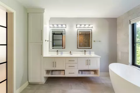 Bath - 32 Lantern Ln, Wellesley, MA 02481 photo 4 of 7