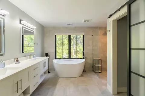 Bath - 32 Lantern Ln, Wellesley, MA 02481 photo 2 of 7
