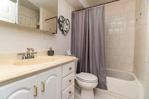 Bath - 4 Beals Cove Rd #G, Hingham, MA 02043 photo 1 of 1