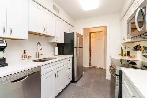 Kitchen - 4 Beals Cove Rd #G, Hingham, MA 02043 photo 3 of 3