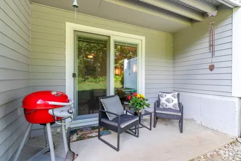 Exterior - 4 Beals Cove Rd #G, Hingham, MA 02043 photo 3 of 5
