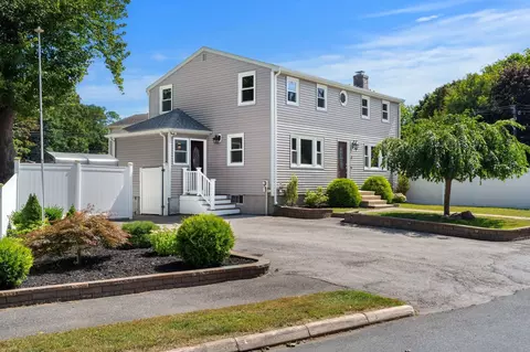 2 Ash St, Amesbury, MA 01913