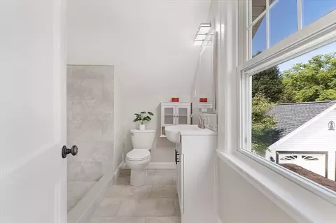 Bath - 308 Bridle Path, Worcester, MA 01604 photo 2 of 3
