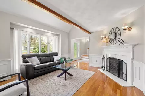 Living - 19 Devonshire Rd, Middleton, MA 01949 photo 4 of 5