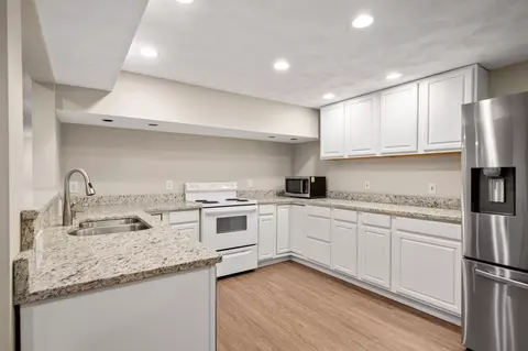 Kitchen - 19 Devonshire Rd, Middleton, MA 01949 photo 5 of 5