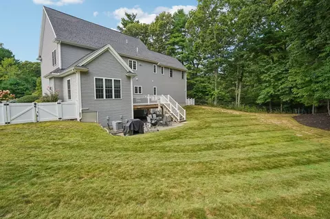 Exterior - 75 Silver Fox Rd, Franklin, MA 02038 photo 4 of 4