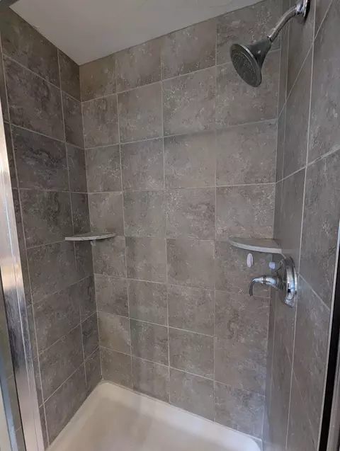 Bath - 75 Silver Fox Rd, Franklin, MA 02038 photo 3 of 8