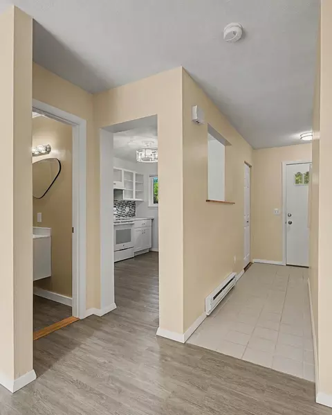 Entry Way - 170 E Hadley Rd #58, Amherst, MA 01002 photo 2 of 3