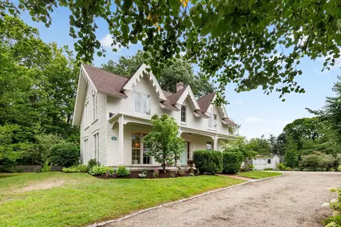 Exterior - 82 Old River Pl, Dedham, MA 02026 photo 2 of 10