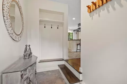 Entry Way - 29 Shaker Rd, Harvard, MA 01451 photo 5 of 5