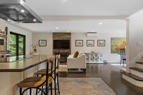 Entry Way - 29 Shaker Rd, Harvard, MA 01451 photo 4 of 5