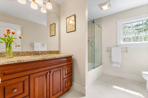 Bath - 38 Wilsondale St, Dover, MA 02030 photo 7 of 8