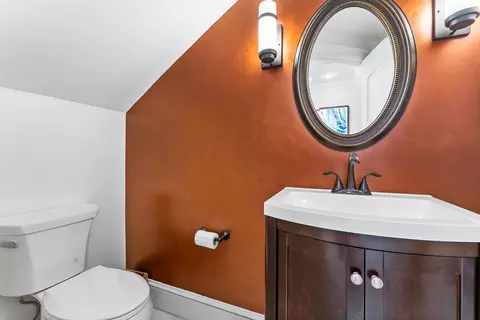 Bath - 38 Wilsondale St, Dover, MA 02030 photo 2 of 8