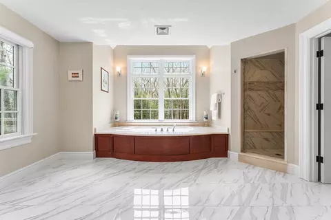 Bath - 38 Wilsondale St, Dover, MA 02030 photo 3 of 8