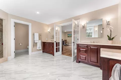 Bath - 38 Wilsondale St, Dover, MA 02030 photo 4 of 8