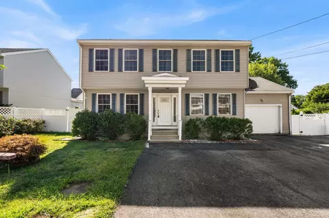 388 Varnum Ave, Lowell, MA 01854