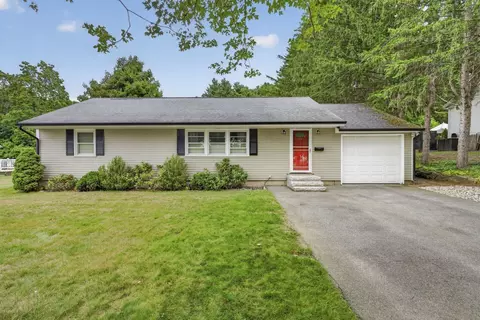 43 Madison St, Amesbury, MA 01913
