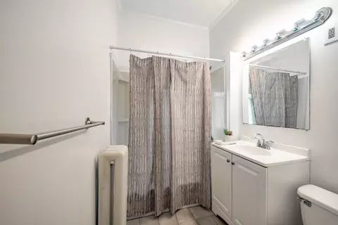 Bath - 17-19 Trinity Ter, Springfield, MA 01108 photo 1 of 1