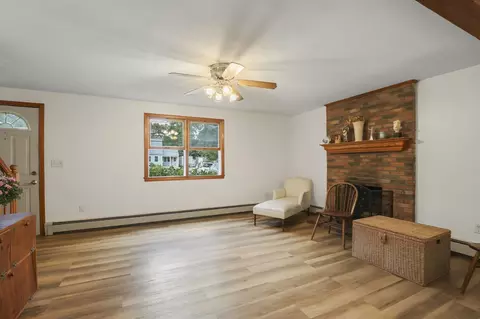 Living - 8 Fearing Hill Rd, Wareham, MA 02571 photo 3 of 4