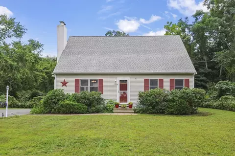 Exterior - 8 Fearing Hill Rd, Wareham, MA 02571 photo 8 of 9
