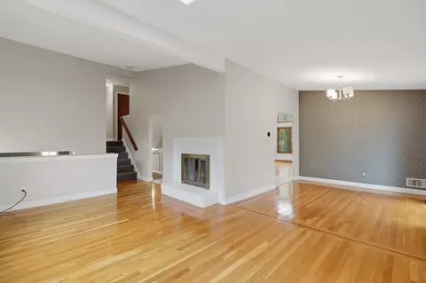 Living - 27 Clearview Dr, Framingham, MA 01701 photo 8 of 10