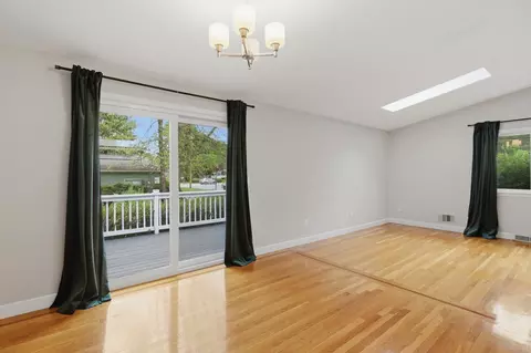 Living - 27 Clearview Dr, Framingham, MA 01701 photo 9 of 10