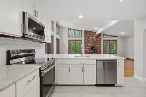 Kitchen - 27 Clearview Dr, Framingham, MA 01701 photo 3 of 4