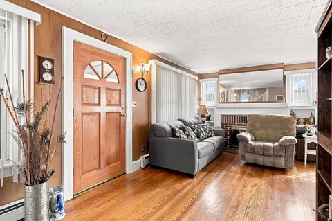 Entry Way - 764 Allen St, Springfield, MA 01118 photo 1 of 2