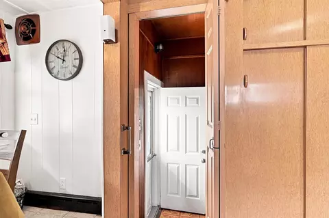 Entry Way - 764 Allen St, Springfield, MA 01118 photo 2 of 2