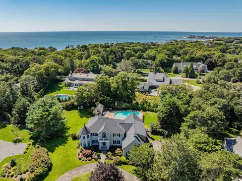 40 Spinnaker Ln, Harwich, MA 02646