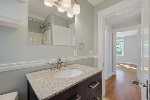 Bath - 191 Whitins Rd, Sutton, MA 01590 photo 2 of 4