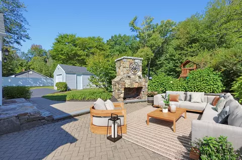 Exterior - 191 Whitins Rd, Sutton, MA 01590 photo 6 of 8