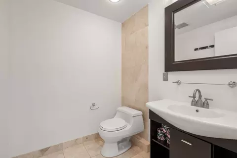 Bath - 1 Envelope Ter #211, Worcester, MA 01604 photo 1 of 3
