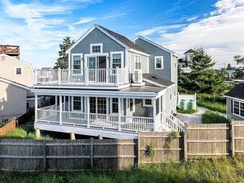 7 Louise St, Newburyport, MA 01950