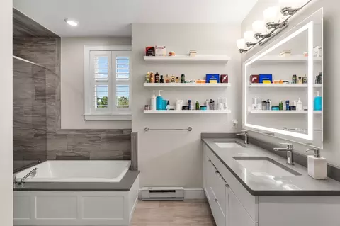 Bath - 78 Thatcher Rd #6, Gloucester, MA 01930 photo 4 of 5