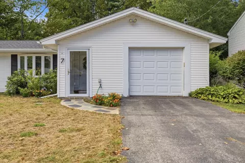 Exterior - 7 Philip Rd, Framingham, MA 01701 photo 5 of 9