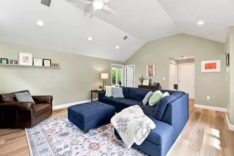 Living - 7 Philip Rd, Framingham, MA 01701 photo 2 of 5