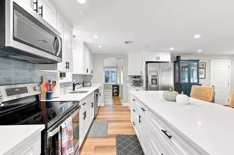 Kitchen - 7 Philip Rd, Framingham, MA 01701 photo 3 of 4